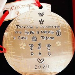 Palla di Natale con frase personalizzata incisa a mano
